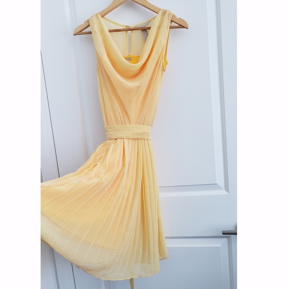 Banana Republic Pleated Dress - Size 0 - Picture 6 of 12